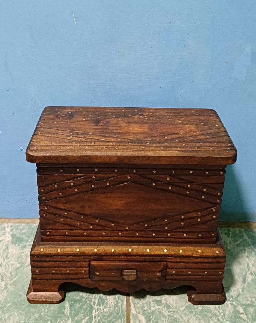 Antique wooden Baul (Category: Shelves, Cabinets & Racks) located in Manila. Submitted by aikahzdm (Listing ID 1302908774, Image 1). Description: Fs, Antique Wooden Baul Good condition kindly sent my Inbox if interested..
