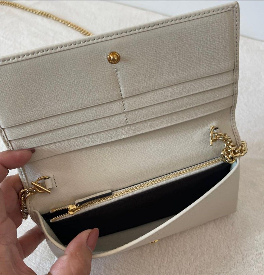 Authentic gucci (Category: Luxury Bags & Wallets) located in Quezon City. Submitted by preetycindz (Listing ID 1303067211, Image 3). Description: 100%authentic gucci horsebit wallet on chain money back if proven fake brand new condition unused complete with box cards and dustbag.