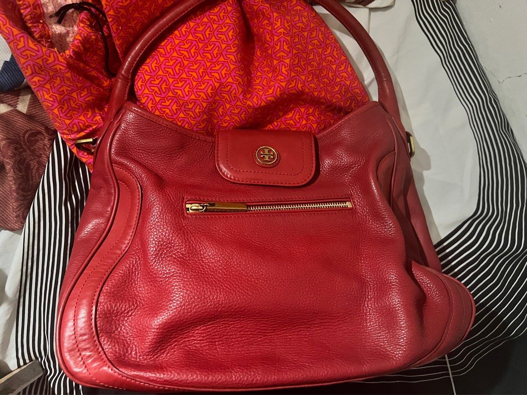 Authentic Tory Burch hobo Red (Category: Luxury Bags & Wallets) located in Quezon City. Submitted by lazylizzy (Listing ID 1302908173, Image 2). Description: Authentic Tory Burch small hobo (No sling) With dustbag In very good condition. RFS: Decluttering. Not my style. I like crossbody bags.