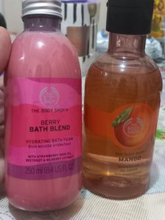 Body Shop Berry Blend Bath Foam and Mango Shower Gel (250 grams)