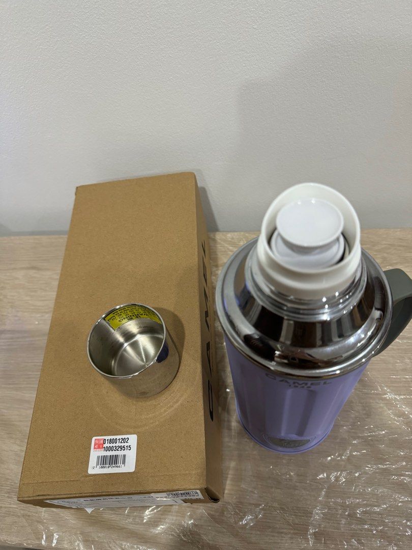 Camel 212 Series Vacuum Thermal Flask 950mL (Category: Water Bottles & Tumblers) located in Manila. Submitted by jtlee93 (Listing ID 1302995182, Image 2). Description: 💧Used for 1 month last 2022; with minor scratches; RFS: too much thermal flasks 💧Purchased in Singapore (SGD 75 ~ 3150php); made in HK 💧Double-layer evacuated glass bladder insulation Painted galvanized steel shell Chrome-plated Bronze shoulder Stainless steel cover ABS handle.