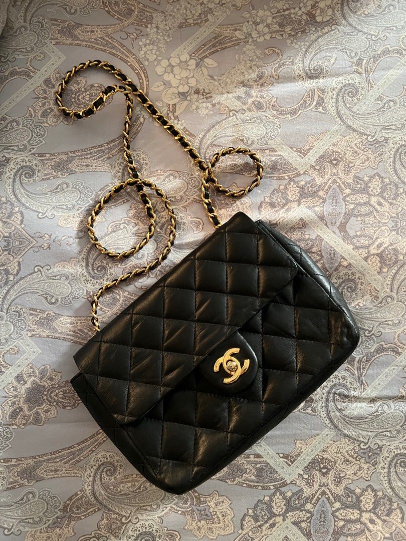 Chanel vintage authentic Fesyen Wanita Tas Dompet di Carousell