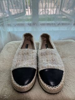 Chic espadrille slip on shoes size euro 38 or us 7 pre-loved