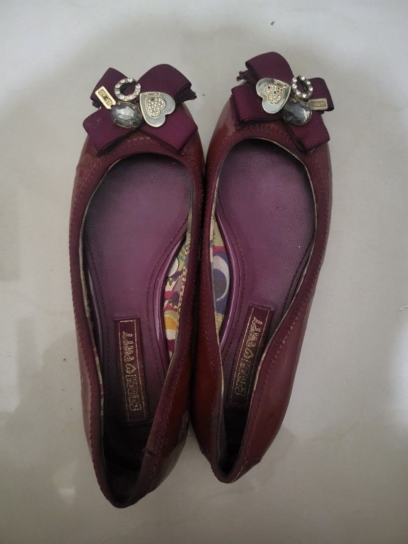 Coach Poppy Flats (Category: Flats & Sandals) located in Quezon City. Submitted by akinayan17 (Listing ID 1302989183, Image 1). Description: selling low my pre loved Coach Poppy flats as it no longer fits me. will send more pics if interested, just pm me..