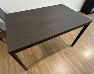 Brand new Dining table - extendable