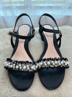 Figlia Heel Sandals Black with Pearls Size euro 37 or us 7 Used Once