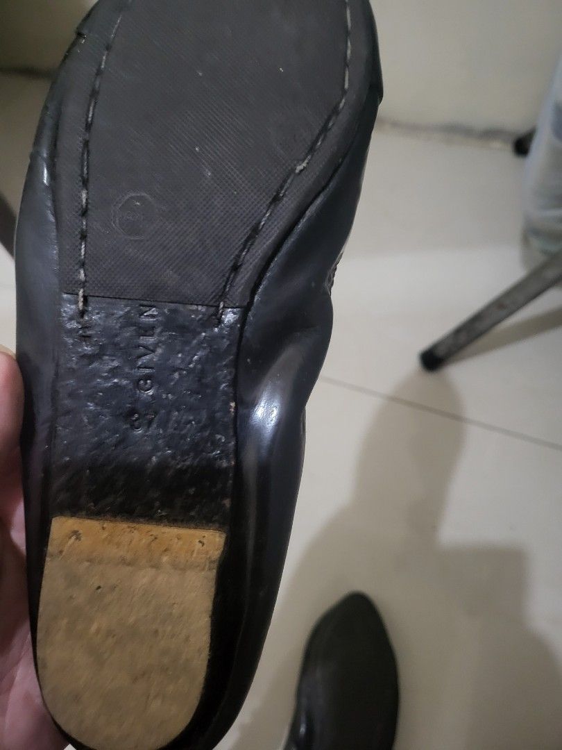 GIVENCHY FLATS (Category: Flats & Sandals) located in Quezon City. Submitted by akinayan17 (Listing ID 1302989622, Image 2). Description: This was well used and now just stored . very comfortable for wide feet. what you see is what you get. had the soles sewn at Mr. Quickie.