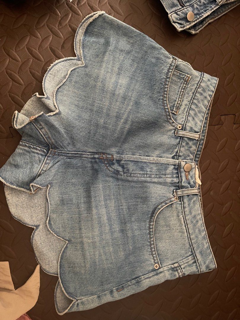 H&m scalloped shorts sale