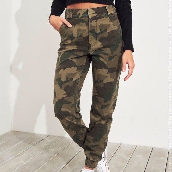 Hollister Ultra High Rise Joggers in Camo Women s Fashion Bottoms Other Bottoms on Carousell