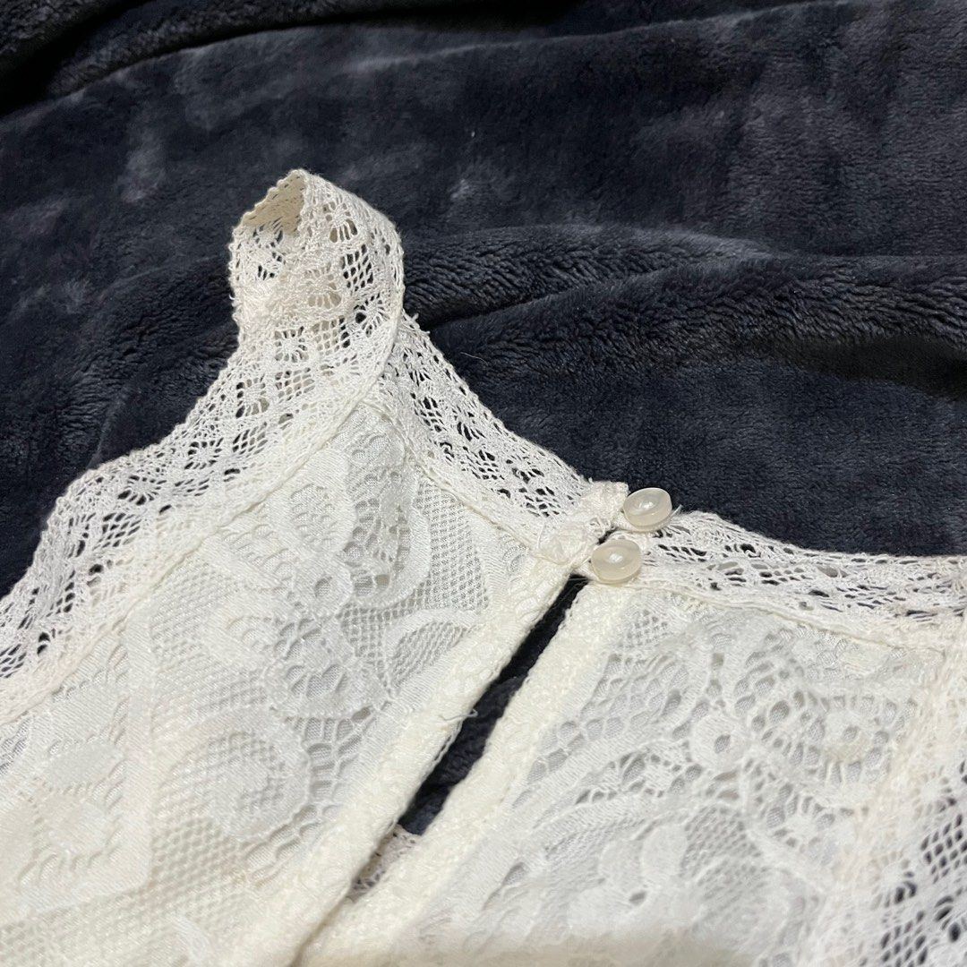 40 45kg Hollister White Lace Dress XS Carousell