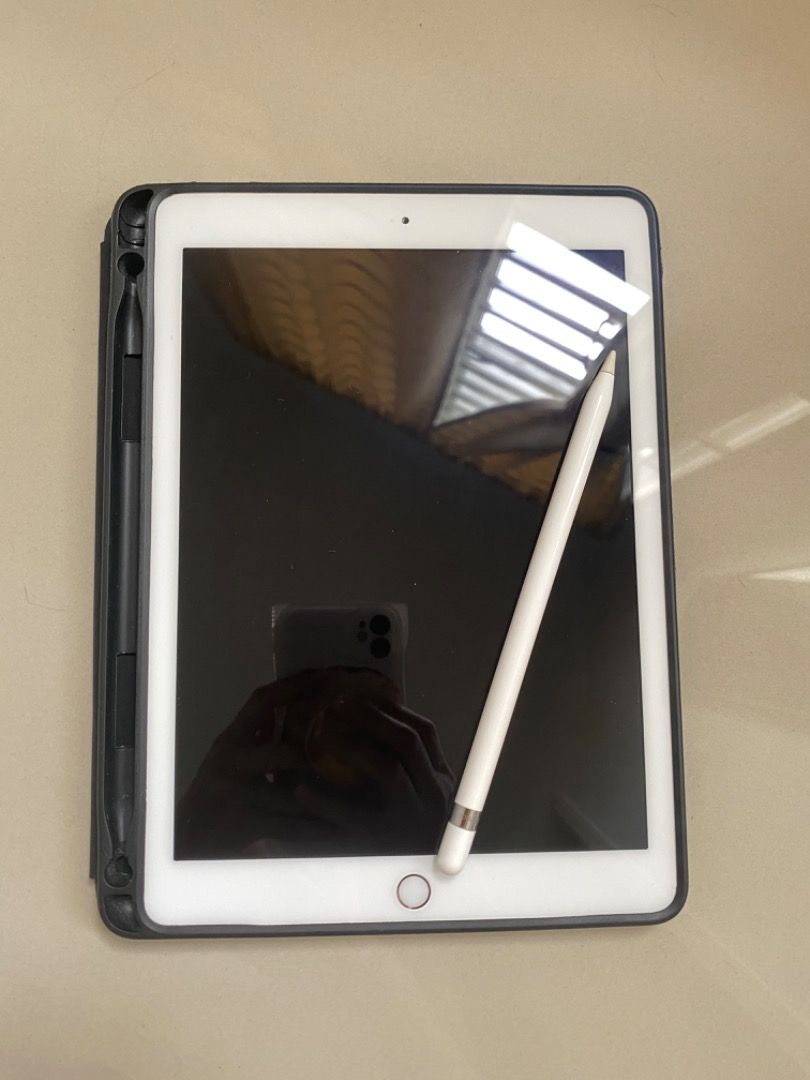 iPad 6th Generation 32GB WiFi Only + Apple Pencil 1st Generation