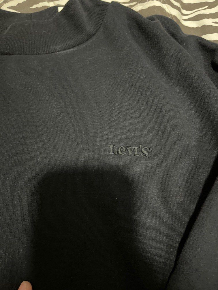 Levis (Category: Longsleeves) located in Cyberjaya. Submitted by aza2302 (Listing ID 1303058064, Image 3). Description: xs fit til M cz design baggy .
