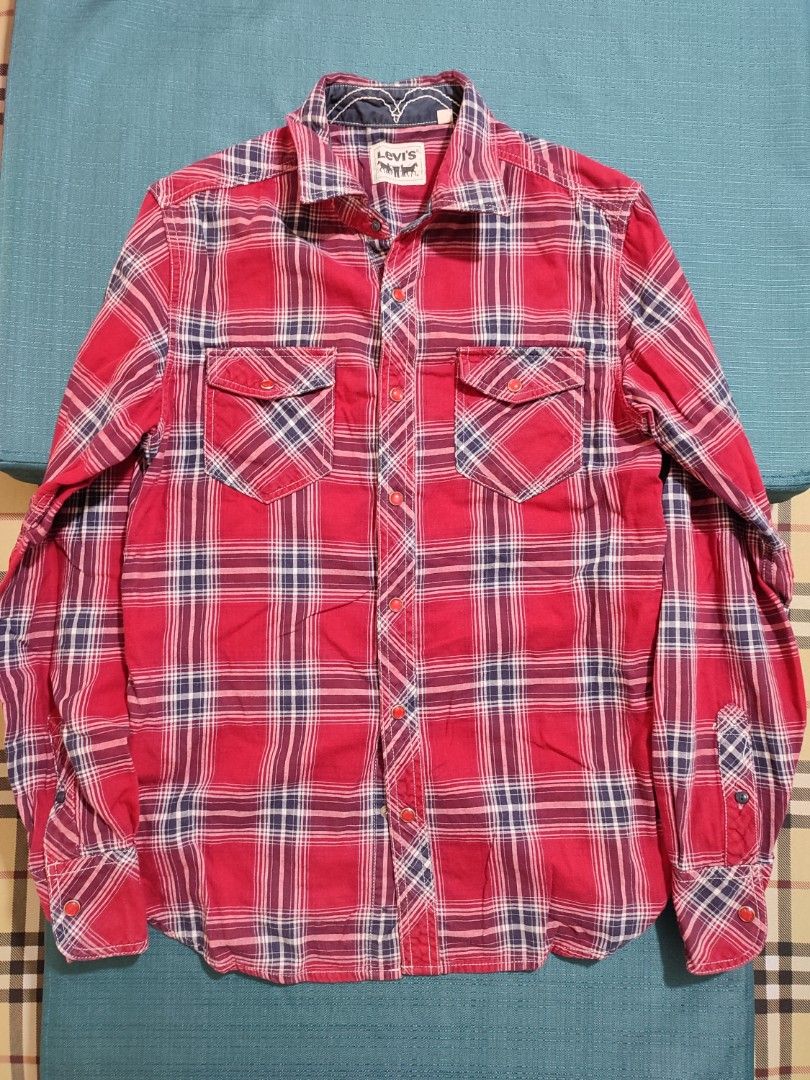 Levi's Flannel/Polo snap button (Category: Tshirts & Polo Shirts ) located in Bacoor. Submitted by peter_f (Listing ID 1302964329, Image 1). Description: Size:M Shoulder width:16.5 Length:27.