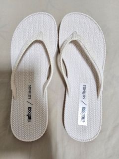 Melissa  white slippers size 5-6
