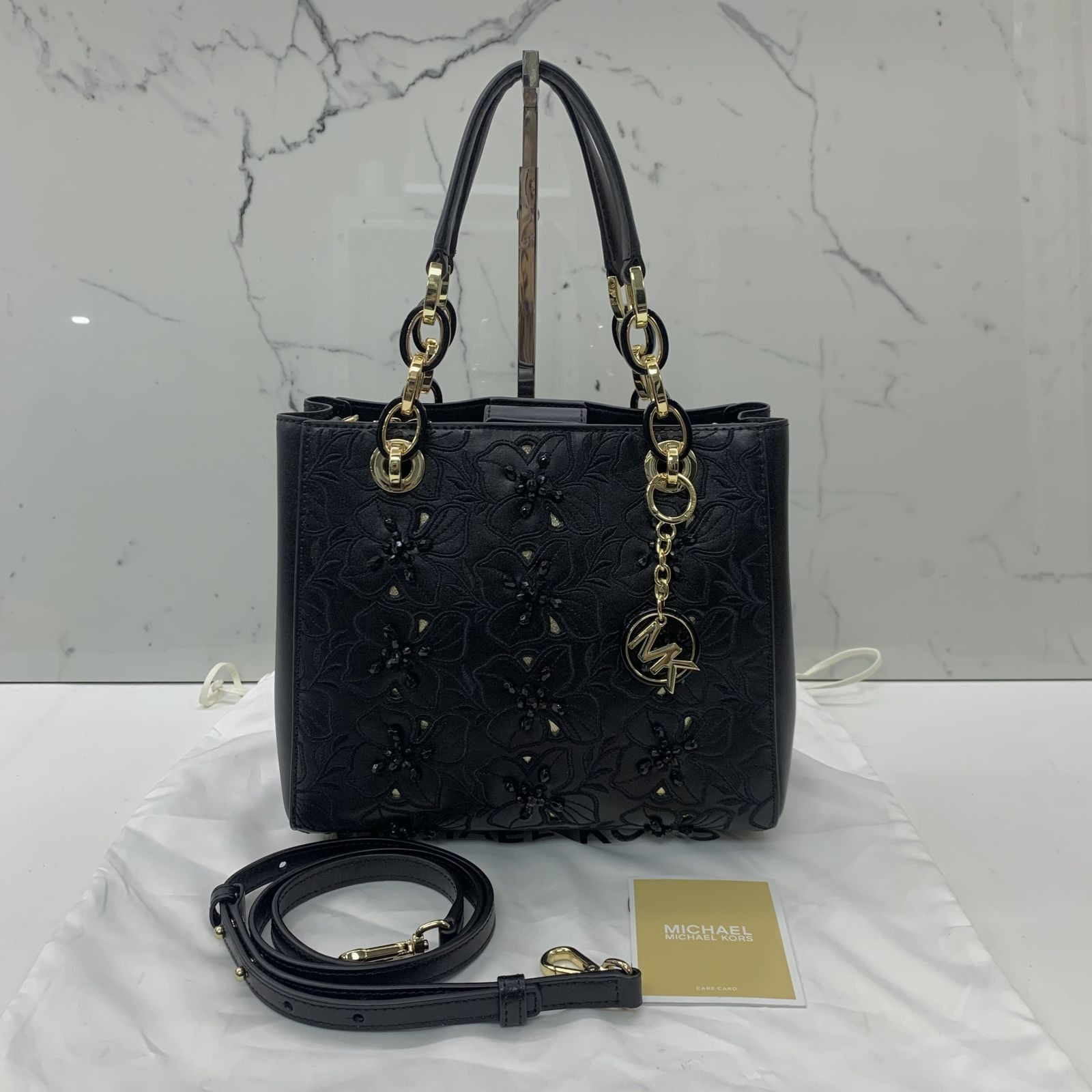 MICHAEL KORS BLACK FLOWER CHARM 2 WAY SHOULDER BAG 247019506 GI