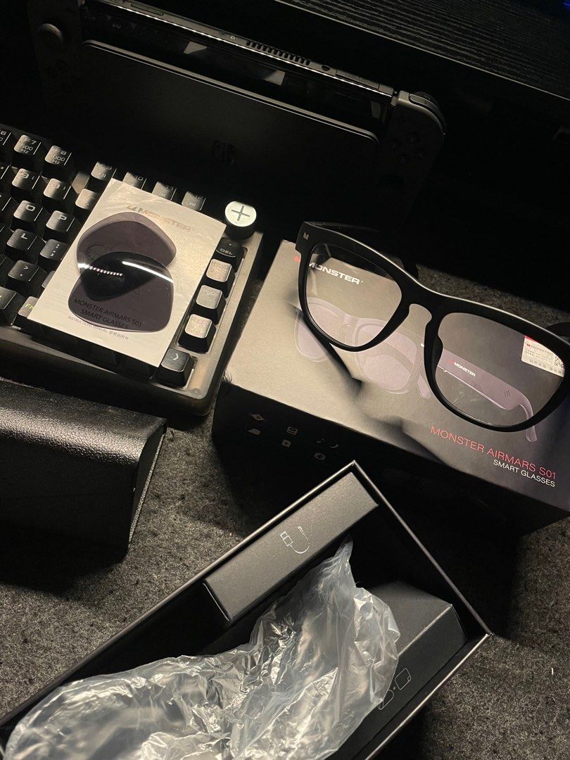 Monster Smart Glasses (Category: Other Mobile & Gadget Accessories) located in Bacolod City. Submitted by BWMCAROUSEL (Listing ID 1303042764, Image 3). Description: Monster Smart Glasses.