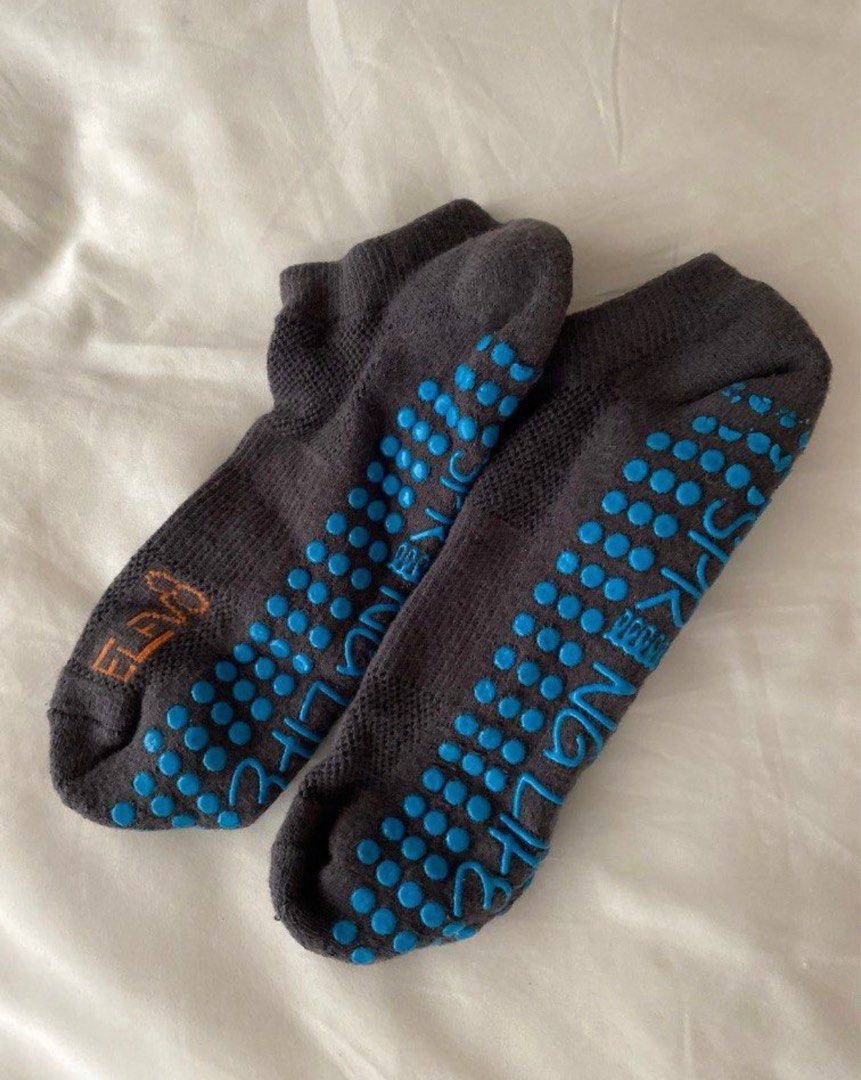 Pilates grip socks (Category: Activewear) located in Pasig City. Submitted by nicholeespi (Listing ID 1303059979, Image 1). Description: Bought it for ₱850 and used it only once 😩.