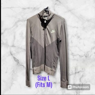 (Category: ) located in . Submitted by chicfinds4lesssg (Listing ID 1303061162, Image 1). Description: .