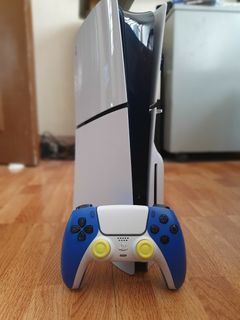 PS5 Slim with game (slightly used)