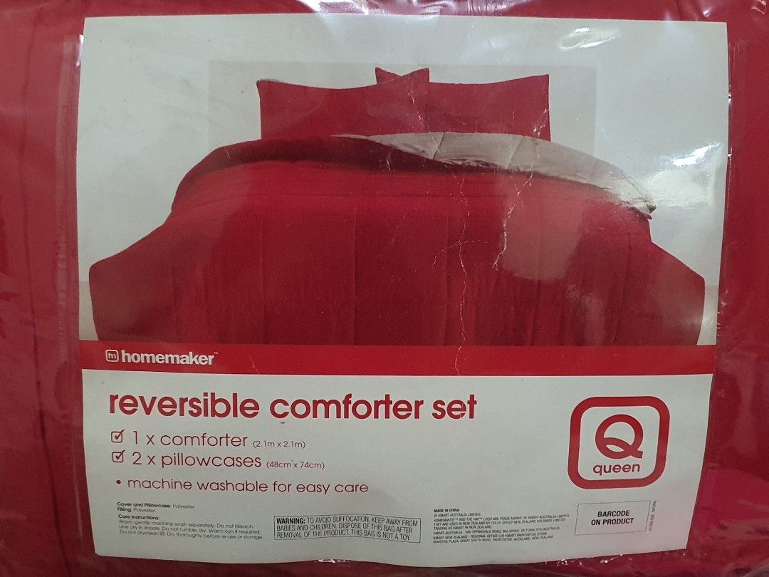 Reversible red comforter set queen size (Category: Bedding & Towels) located in Manila. Submitted by zamuu (Listing ID 1302922981, Image 1). Description: Queen size 1x comforter 2.1m x 2.1m 2x pillow cases 48cm x 74cm.