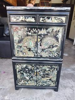 Side table cabinet 
With Glasstop