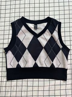 Size S-M shein / dazy sleeveless vest argyle top