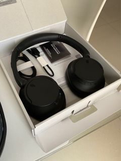[TAKE ALL] Sony CH720N headphones w/ hard case
