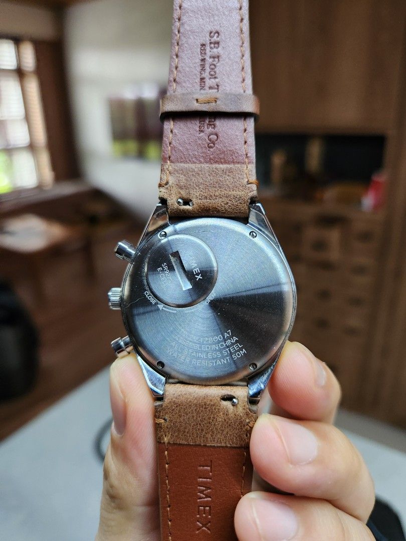 Timex Q Chronograph (Category: Watches) located in Singapore. Submitted by ravee (Listing ID 1302922844, Image 2). Description: Only used it once or twice. As good as new. Due to wearing, there is some normal stress marks on the leather strap. Otherwise all is good..