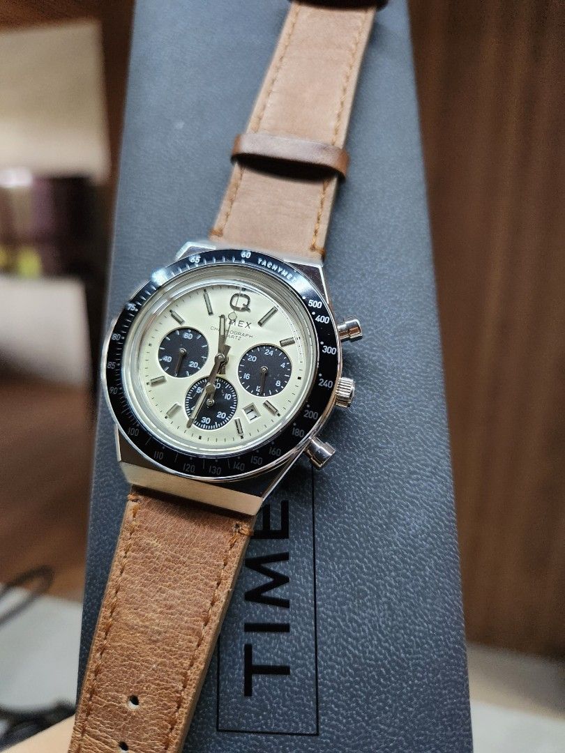 Timex Q Chronograph (Category: Watches) located in Singapore. Submitted by ravee (Listing ID 1302922844, Image 1). Description: Only used it once or twice. As good as new. Due to wearing, there is some normal stress marks on the leather strap. Otherwise all is good..