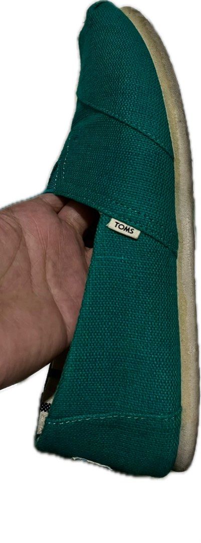 Toms Shoes Size W 8 US (Category: Sneakers) located in Makati City. Submitted by decluttering143 (Listing ID 1302909011, Image 3). Description: Good as new. Still looks new Womens size 8 true to size 25 cm.