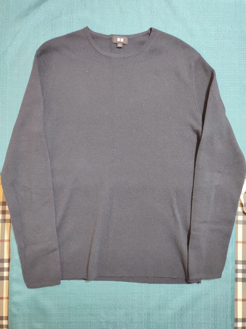 Uniqlo 3D knit sweater black (Category: Hoodies) located in Bacoor. Submitted by peter_f (Listing ID 1302963542, Image 1). Description: Size:S.