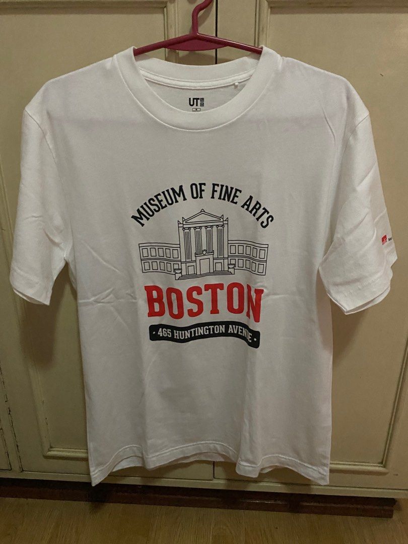 Uniqlo Graphic Shirt (Category: Tshirts & Polo Shirts ) located in Paranaque City. Submitted by thrifteeea (Listing ID 1303025535, Image 1). Description: Size: M Dimes: W: 20 & L: 26 Condition: 9/10 NO ISSUES, negotiable for sure buyers! .