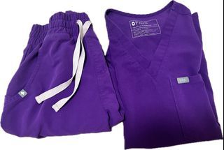 Wear Figs Scrubs Pair (Catarina Top x Zamora Joggers) in Magic Purple