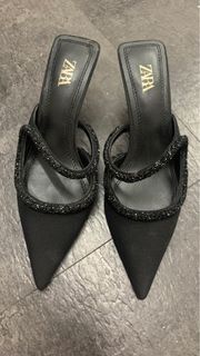 Zara黑色水鑽尖頭高跟鞋64241806744194110