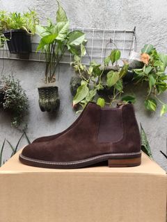 1901 Dark Brown Chealsea Boots
Size: 9M us