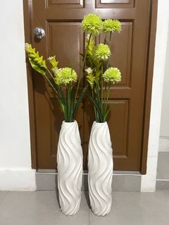 2pcs white tall vase
