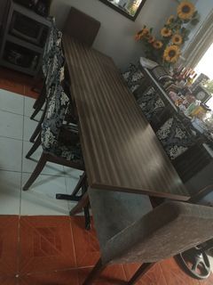 8 Seater modern Good quality dining tae and elegant wood chairs.