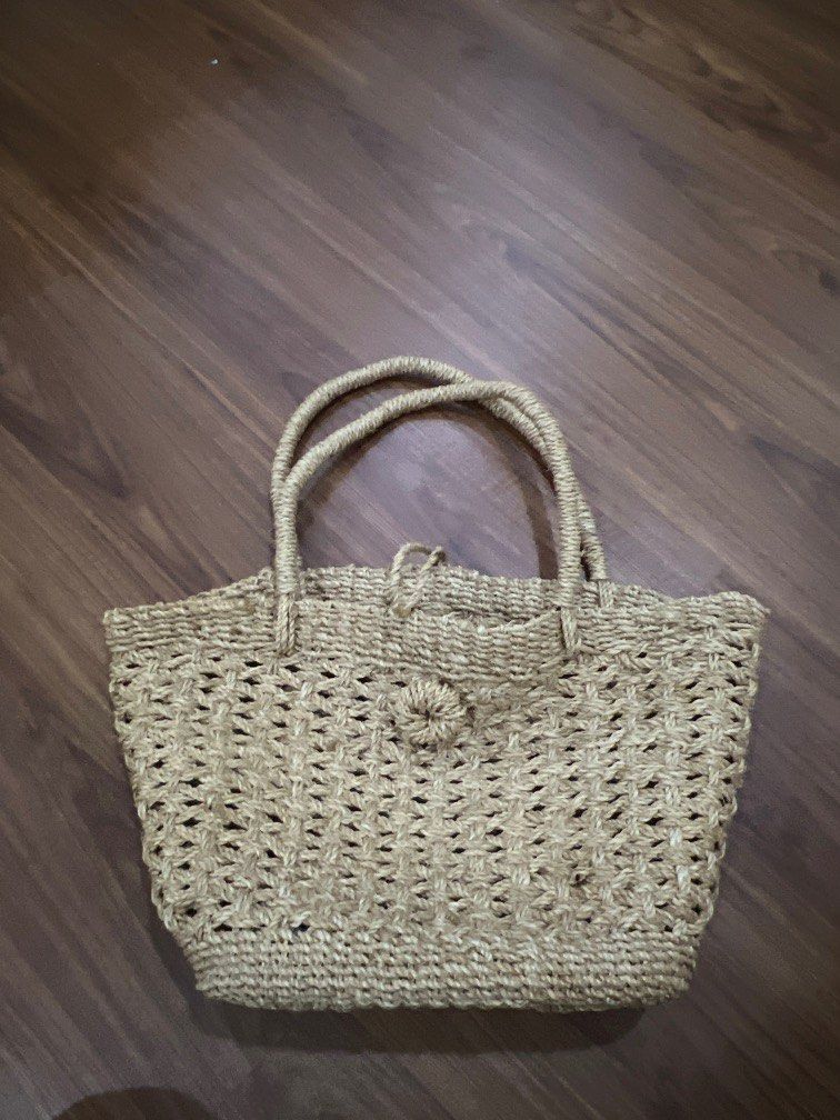Abaca bag (Category: Beach Bags) located in Muntinlupa City. Submitted by _preloveditems99 (Listing ID 1303191635, Image 1). Description: .
