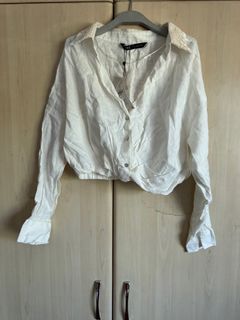 AUTH ZARA WHITE LINEN WITH CROCHET AT THE COLLAR TOP BLOUSE AND GARTERIZED BACK BOTTOM