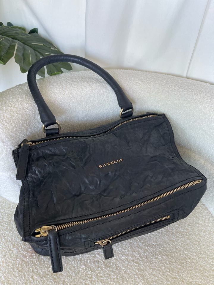 Authentic givenchy (Category: Luxury Bags & Wallets) located in Quezon City. Submitted by preetycindz (Listing ID 1303160595, Image 2). Description: 100% authentic givenchy pandora money back if proven fake still in good condition with original strap.