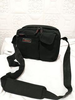 Authentic HEDGREN Vintage messenger sling / crossbody bag