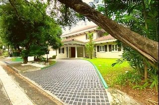 Ayala Alabang 5 Bedroom Glamour House for Rent in Muntinlupa
