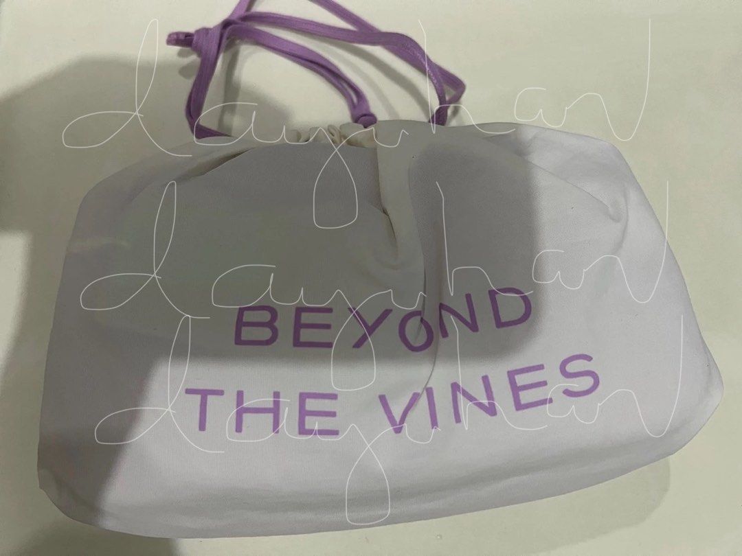 Beyond the Vines Poofy Pocket Bag (Category: Cross-body Bags) located in Manila. Submitted by dayuhan (Listing ID 1295878748, Image 3). Description: Preorder/available. Straight from SG..