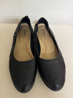 Clarks black shoes