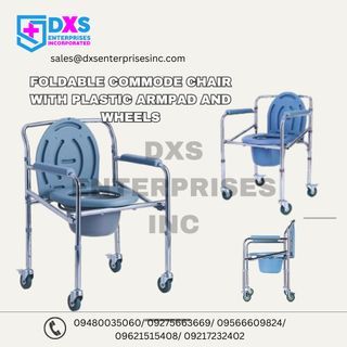 COMMODE CHAIR WITH WHEELS AND PLASTIC ARM PAD