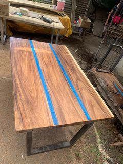 Dining table 6 seaters acacia epoxy resin