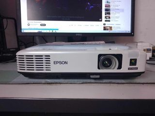 EPSON EB-1735W