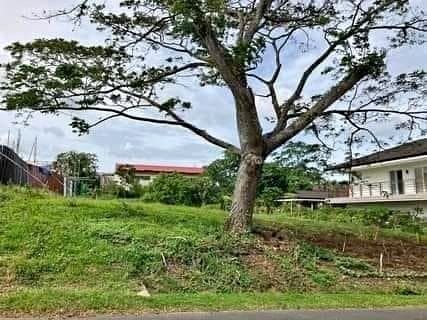 FOR SALE! 758 sqm Residential Lot with Golf Share at Plantation Hills Tagaytay Highlands