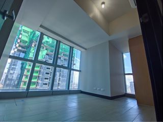 For Sale Uptown Parksuites 3 bedroom in BGC with Rent to own terms