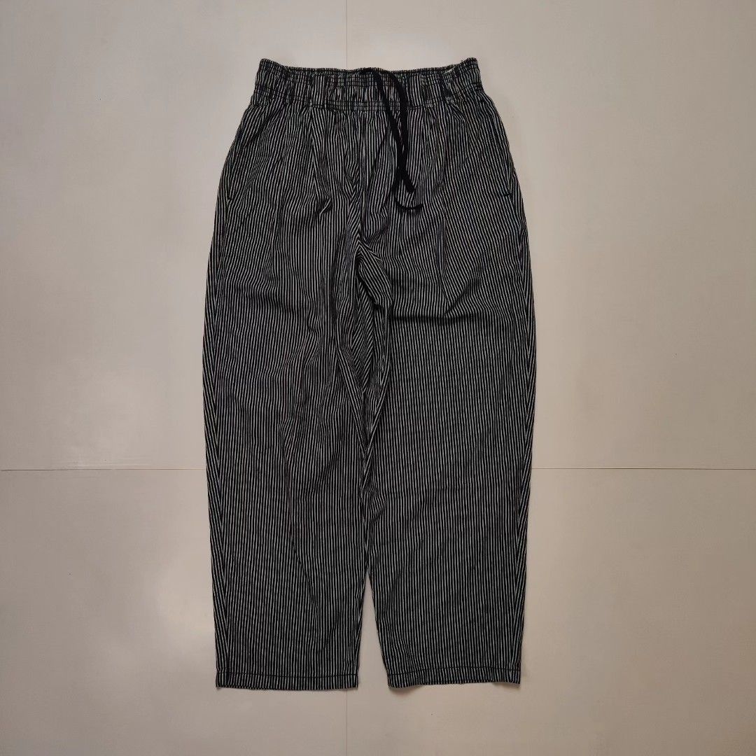 GU Stripe Elastic Waist Tapered, (Category: Activewear) located in San Carlos. Submitted by jp_outfits (Listing ID 1303180352, Image 1). Description: GU Stripe Elastic Waist Tapered, _Model Height : 5'7 _ Condition: Excellent *Waistline : 28-34 * Length : 39 *Tight : 15 *Leg Opening : 9 _Mine : 800.